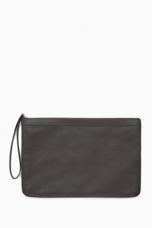 Geanta Barbati COS Zipped Folio Pouch - Grained Piele Maro Inchis | YEFCH-6547