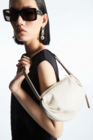 Geanta Dama COS Gathered Shoulder - Piele Albi | MJGYV-4281