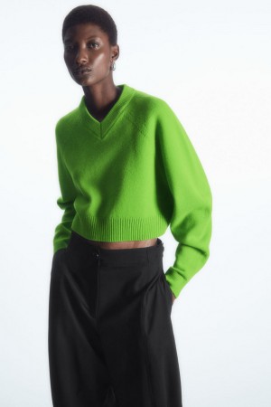 Jumpers Dama COS Cropped V-neck Lână Verzi | AXHPB-1893