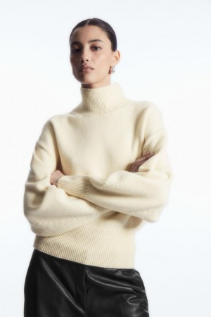 Jumpers Dama COS Funnel-neck Waisted Lână Albi | HLSWQ-3745