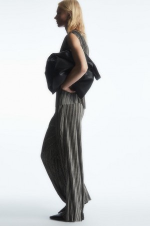 Pantaloni Dama COS Plissé Negrii Albi | WNDFR-7215