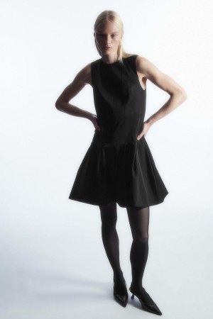 Rochie Dama COS Fara Maneci Plisat Mini Negrii | SNFZU-3602