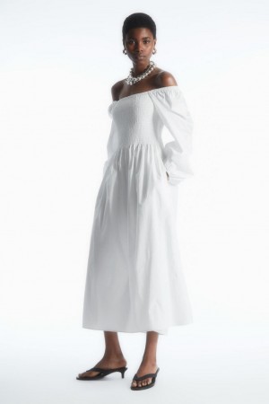 Rochie Dama COS Off-the-shoulder Smocked Midi Albi | YHTND-7509