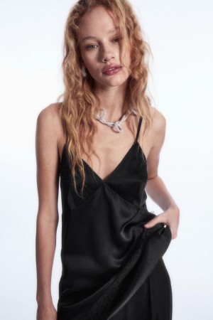 Top Dama COS Asymmetric Dantela-trimmed Satin Camisole Negrii | EANMU-3475